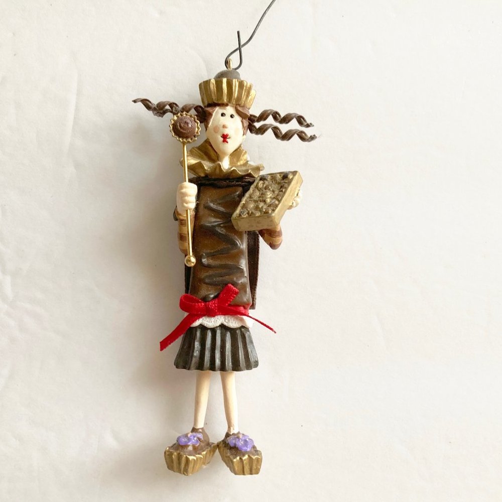 Hallmark 2005 Queen of Chocolate Ornament - Picture 2 of 8
